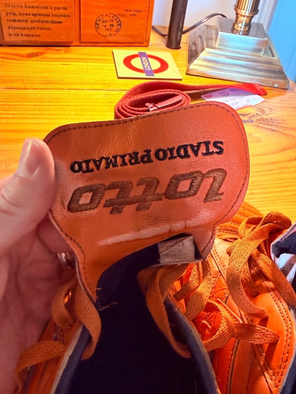 LOTTO - STADIO PRIMATO-SOCCER ROO LEATHER - BRIGHT ORANGE - MEN’S 10.5 - MUST GO